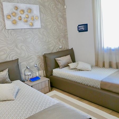 Phoenix Garda Hills 시르미오네 외부 사진
